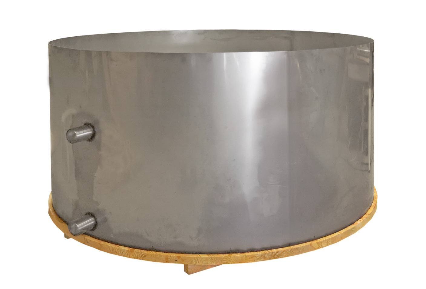 Kylpytynnyri ruostumattomasta teräksestä ulkokamiinalla